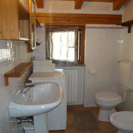 Casa Carla, Bis 4 Personen, Garten, Balkon Mit Blick Auf Den Und Berge Crone