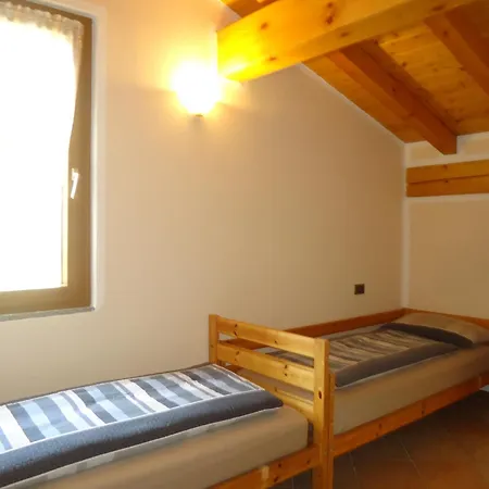 Casa Carla, Bis 4 Personen, Garten, Balkon Mit Blick Auf Den Und Berge * Crone