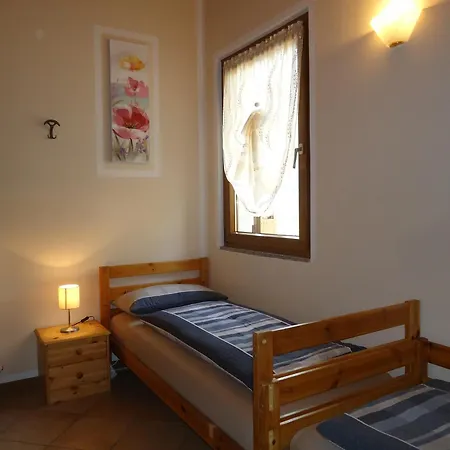 Apartment Casa Carla, Bis 4 Personen, Garten, Balkon Mit Blick Auf Den Und Berge