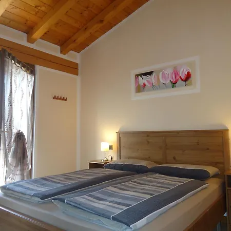 Apartamento Casa Carla, Bis 4 Personen, Garten, Balkon Mit Blick Auf Den Und Berge Crone